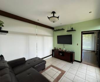 Casa a la venta en condominio Las Vueltas, en La Guacima, Alajuela.