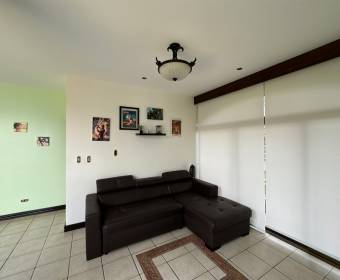 Casa a la venta en condominio Las Vueltas, en La Guacima, Alajuela.