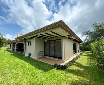 Casa a la venta en condominio Las Vueltas, en La Guacima, Alajuela.