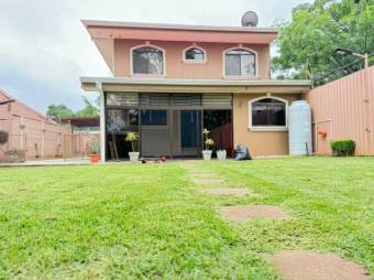 Se vende espaciosa casa con terraza en San Antonio de Escazú 25-81