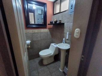 Se vende casa con 2 apartamentos en Zapote de San José 24-1248