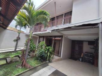 Se vende casa con 2 apartamentos en Zapote de San José 24-1248