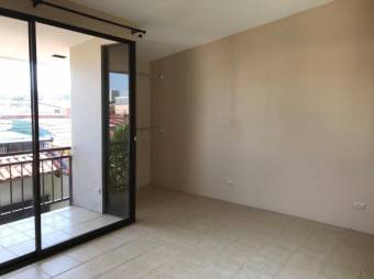 Se vende casa con 2 apartamentos en Zapote de San José 24-1248