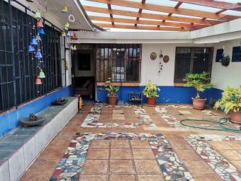 Venta de Casa en Mercedes, Heredia. RAH 24-1412