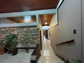 Venta de Casa  Oficinas en B Francisco Peralta, San José. RAH 23-609