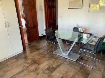 Se venden casa y apartamento con patio en San Rafael de Escazú 23-2641