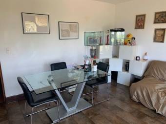 Se venden casa y apartamento con patio en San Rafael de Escazú 23-2641