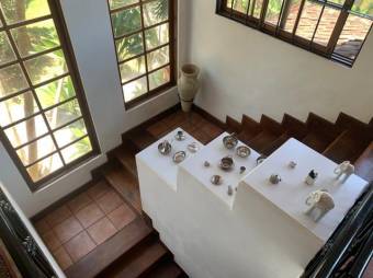 Se venden casa y apartamento con patio en San Rafael de Escazú 23-2641