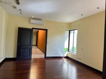 Se vende moderna casa en condominio de Pozos en Santa Ana 23-708