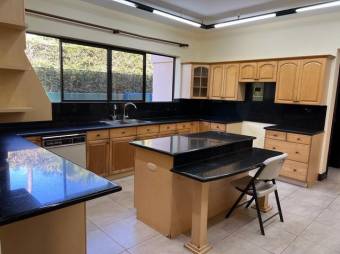 Se vende moderna casa en condominio de Pozos en Santa Ana 23-708