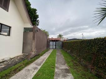 Se venden 2 casas y un apartamento en Rio Oro de Santa Ana 23-3553