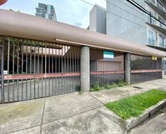 Se vende moderna casa con patio en Rohrmoser 23-2262