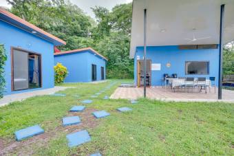 Main house and 4 rental cabins, in Matapalo, near Playa Grande