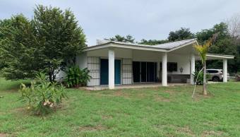 Casa en gran terreno de 3770 m2 en Potrero, Guanacaste