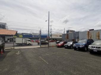 Se vende amplio terreno comercial de 800m2 en San José 23-1717