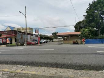 Se vende amplio terreno comercial de 800m2 en San José 23-1717