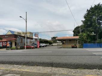 Se vende amplio terreno comercial de 800m2 en San José 23-1717