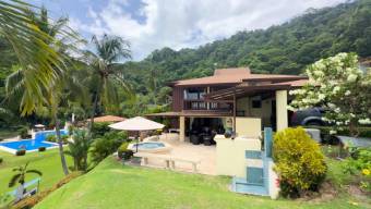 Se vende lujosa casa en playa privada de Jaco de Puntarenas 25-428