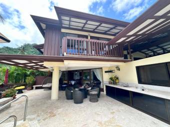 Se vende lujosa casa en playa privada de Jaco de Puntarenas 25-428