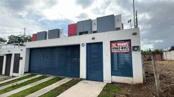 Venta de casa MODERNA independiente con AMPLIO terreno, Desamparados, Alajuela.