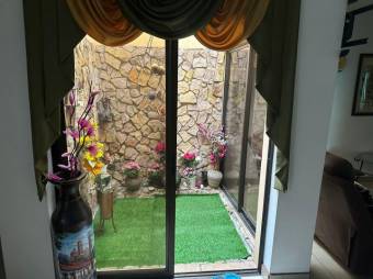 Se vende casa con jardin en San Francisco Heredia A24-464