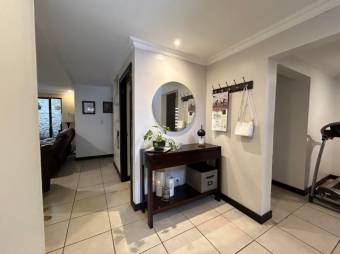 Se vende espaciosa casa con terraza en San Francisco Heredia A24-1510