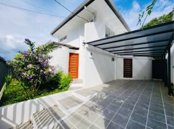 House for sale in San José with LARGE GREEN AREA