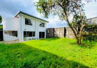 House for sale in San José with LARGE GREEN AREA