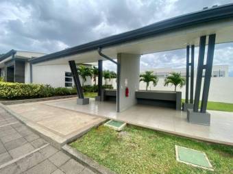 Se vende espaciosa casa con patio y terraza en Escazu San Jose A25-335