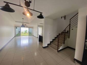 Se vende espaciosa casa con patio y terraza en Escazu San Jose A25-335