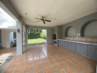 Venta de Casa en Pozos, Santa Ana. RAH 25-522