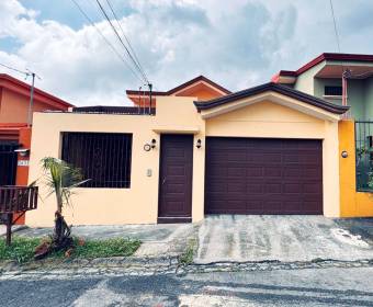 Casa a la venta en residencial Villa Adobe en San Pablo de Heredia.