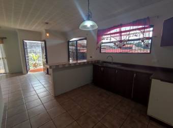 VENTA O ALQUILER CON OPCION DE COMPRA CASA AMPLIA EN ALAJUELA CENTRO