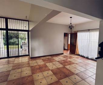 Casa a la venta en barrio Lourdes, San Isidro de Heredia.