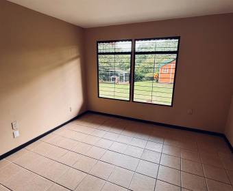 Casa a la venta en barrio Lourdes, San Isidro de Heredia.