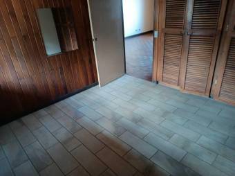 Se vende espaciosa casa con mucha luz natural en Zapote San Jose A24-955