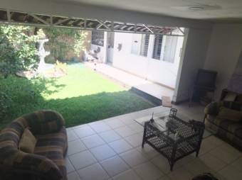 Se vende propiedad con 4 apartamentos en Merced San Jose A23-1549