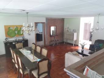 Se vende propiedad con 4 apartamentos en Merced San Jose A23-1549