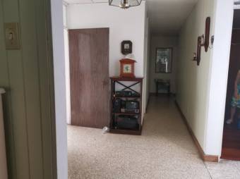 Se vende propiedad con 4 apartamentos en Merced San Jose A23-1549