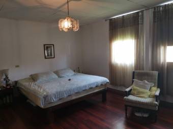 Se vende propiedad con 4 apartamentos en Merced San Jose A23-1549