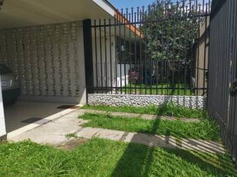 Se vende propiedad con 4 apartamentos en Merced San Jose A23-1549