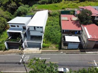 Se vende lote de 258m2 con uso de suelo mixto en San Antonio de Belén 25-567