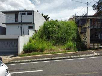 Se vende lote de 258m2 con uso de suelo mixto en San Antonio de Belén 25-567