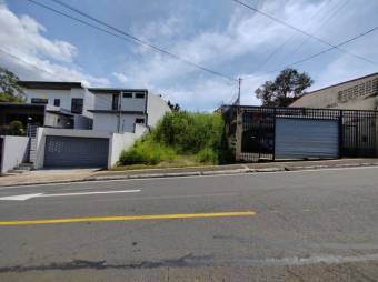 Se vende lote de 258m2 con uso de suelo mixto en San Antonio de Belén 25-567