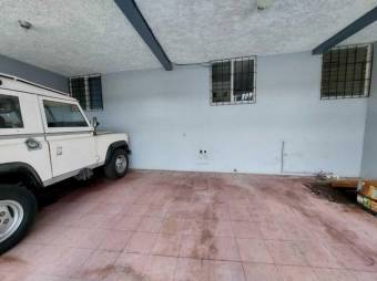 Se vende casa con terraza en Carmen de San José 25-575