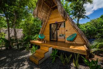 AIRBNB with House  5 cabins, 15 Minutes from Tamarindo