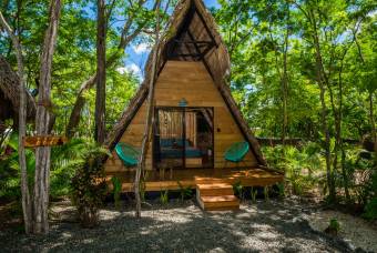 AIRBNB with House  5 cabins, 15 Minutes from Tamarindo