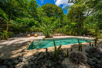 AIRBNB with House  5 cabins, 15 Minutes from Tamarindo