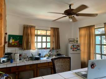 8 furnished and equipped apartments at the entrance to Tamarindo