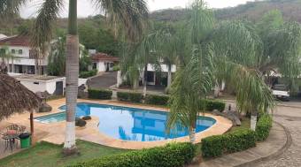 Casa de 3 recámaras en condominio El Sandal con piscina y parque infantil